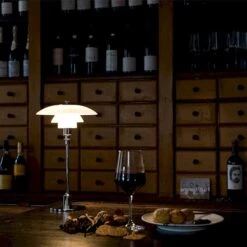 Louis Poulsen PH 2/1 Table Lamp, Metallised Black 10 Louis Poulsen PH 2/1 Table Lamp, Metallised Black -Louis Poulsen 23LPPH iso HV