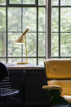 Louis Poulsen AJ Table Lamp V3, Yellow Ochre -Louis Poulsen CM 1535 7415 76017