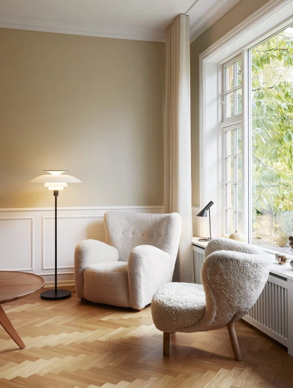 Louis Poulsen AJ Mini V3 Table Lamp, Black 8 Louis Poulsen AJ Mini V3 Table Lamp, Black - Image 6