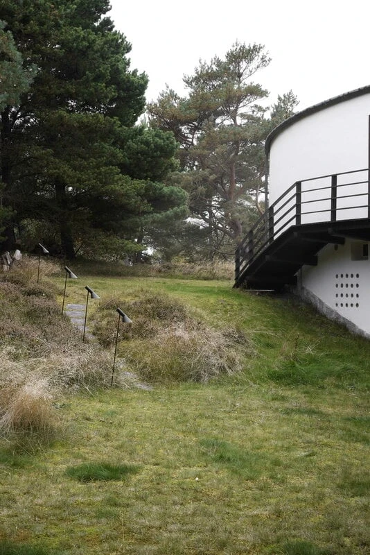 Louis Poulsen AJ Garden Bollard Lamp, Long, 3000K, Base Without Adaptor 4 Louis Poulsen AJ Garden Bollard Lamp, Long, 3000K, Base Without Adaptor - Image 2