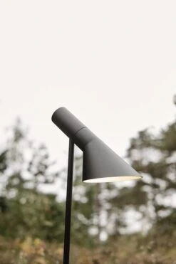 Louis Poulsen AJ Garden Bollard Lamp, Long, 3000K, Anchor With Adaptor 13 Louis Poulsen AJ Garden Bollard Lamp, Long, 3000K, Anchor With Adaptor -Louis Poulsen SS23 AJ Garden Tall Close up2 10014role 1