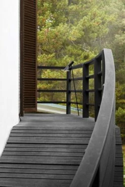 Louis Poulsen AJ Garden Bollard Lamp, Long, 3000K, Base Without Adaptor 11 Louis Poulsen AJ Garden Bollard Lamp, Long, 3000K, Base Without Adaptor -Louis Poulsen SS23 AJ Garden Tall single stair 10012role 1