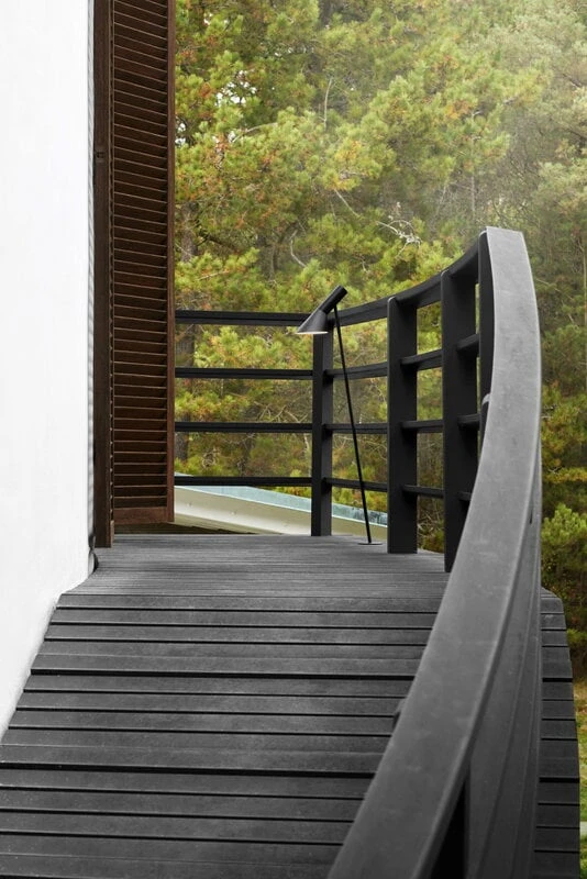 Louis Poulsen AJ Garden Bollard Lamp, Long, 3000K, Base Without Adaptor 6 Louis Poulsen AJ Garden Bollard Lamp, Long, 3000K, Base Without Adaptor - Image 4