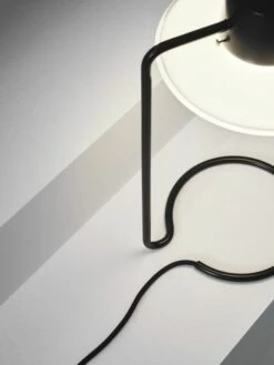 Louis Poulsen AJ Oxford Table Lamp, 410 Mm, Opal Glass -Louis Poulsen SS23 AJ Oxford Wire detail 10033role